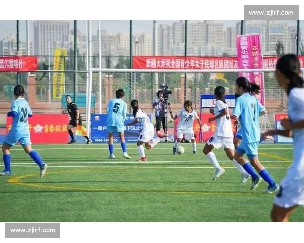 甘肃青少年女足出征喀什 绿茵场上绽放民族团结之花